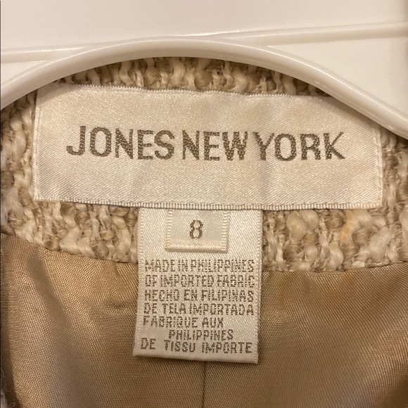 Jones New York Cream Blazer with Notched Lapel - Picture 2 of 3